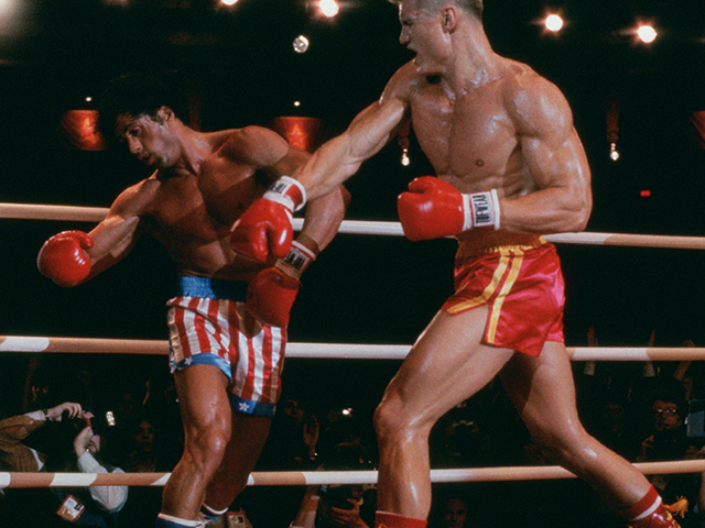 A imagem mostra cena da luta entre Rocky Balboa e Ivan Drago