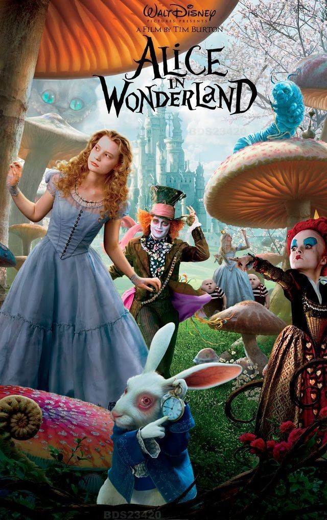 A imagem apresenta logo do filme Alice no País das Maravilhas 