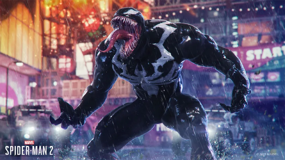 Personagem Venom rugindo em cena chuvosa. Carros e prédios ao fundo 