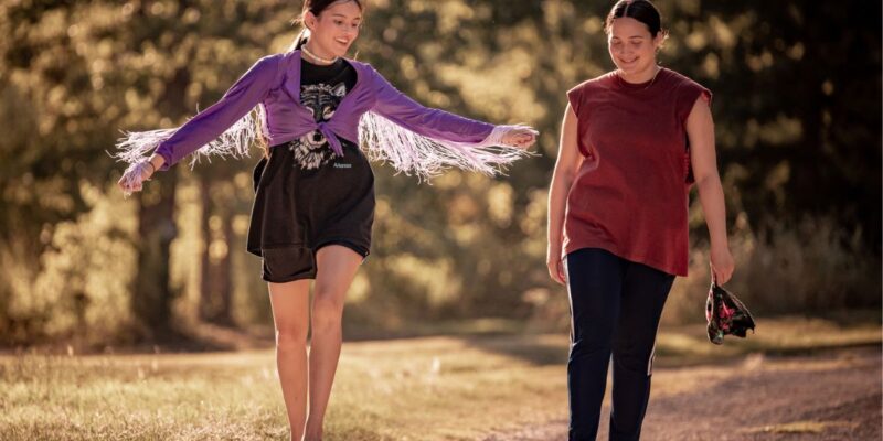 Apple adquire direitos de “Fancy Dance”, estrelado por Lily Gladstone. (Foto: Reprodução/Apple Original Films)