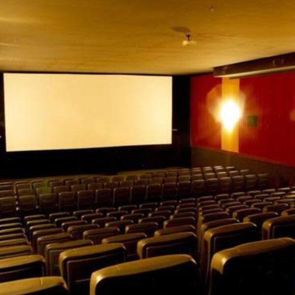 A partir de hoje, sessões de cinema custam R$12 em todo o Brasil. (Foto: Reprodução/Freepik)