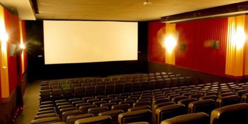 A partir de hoje, sessões de cinema custam R$12 em todo o Brasil. (Foto: Reprodução/Freepik)