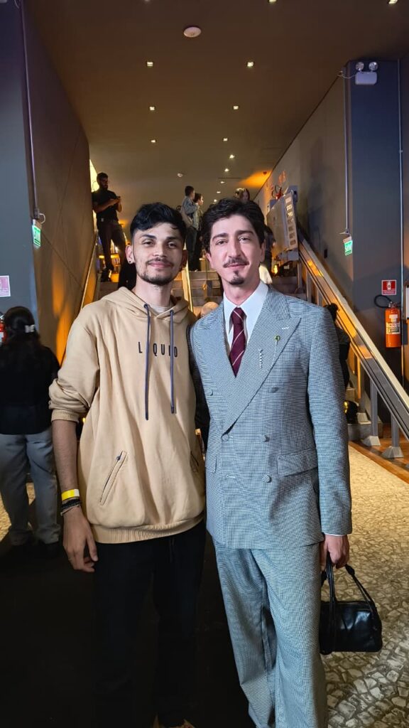 Bruno Marques de Oliveira ao lado de Johnny Massari