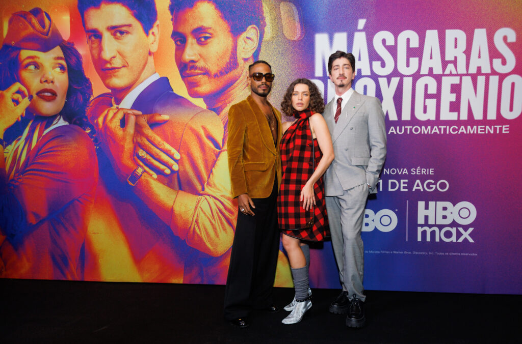 Bruna Linzmeyer, Ícaro Silva e Johnny Massari no tapete vermelho. Fotos: Clayton Felizardo / Brazil News