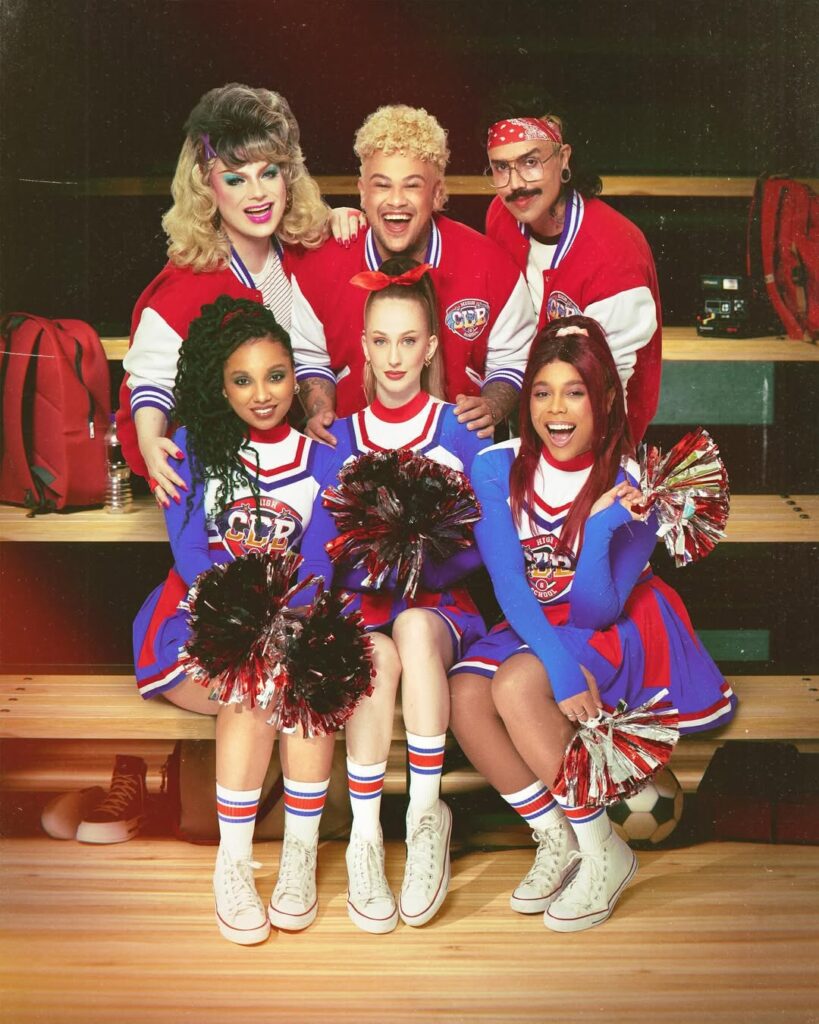 Renata Santti, Fih, Edu, Lorelay Fox, Blogueirinha, Nátaly Neri formam os júri do “Corrida das Blogueiras 7”. (Foto: Instagram/@divadepressao)