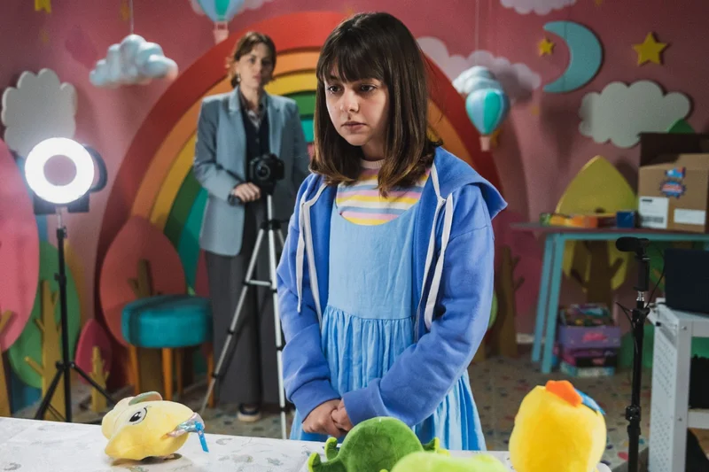 Karine Teles e Klara Castanho interpretam mãe e filha em "Salve Rosa"