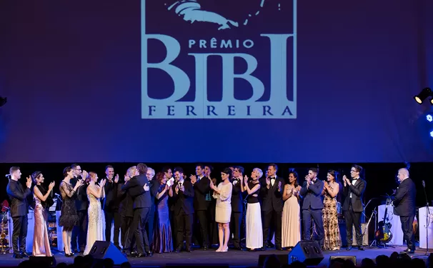 O maior tributo ao teatro brasileiro celebra sua 12ª edição com glamour, homenagens e discursos inspiradores.