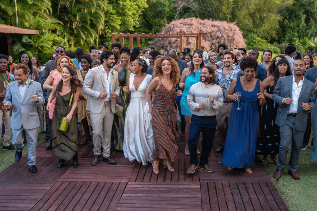 Raquel (Taís Araujo) e Ivan (Renato Góes) celebram sua união com amigos e familiares • Globo/ Estevam Avellar