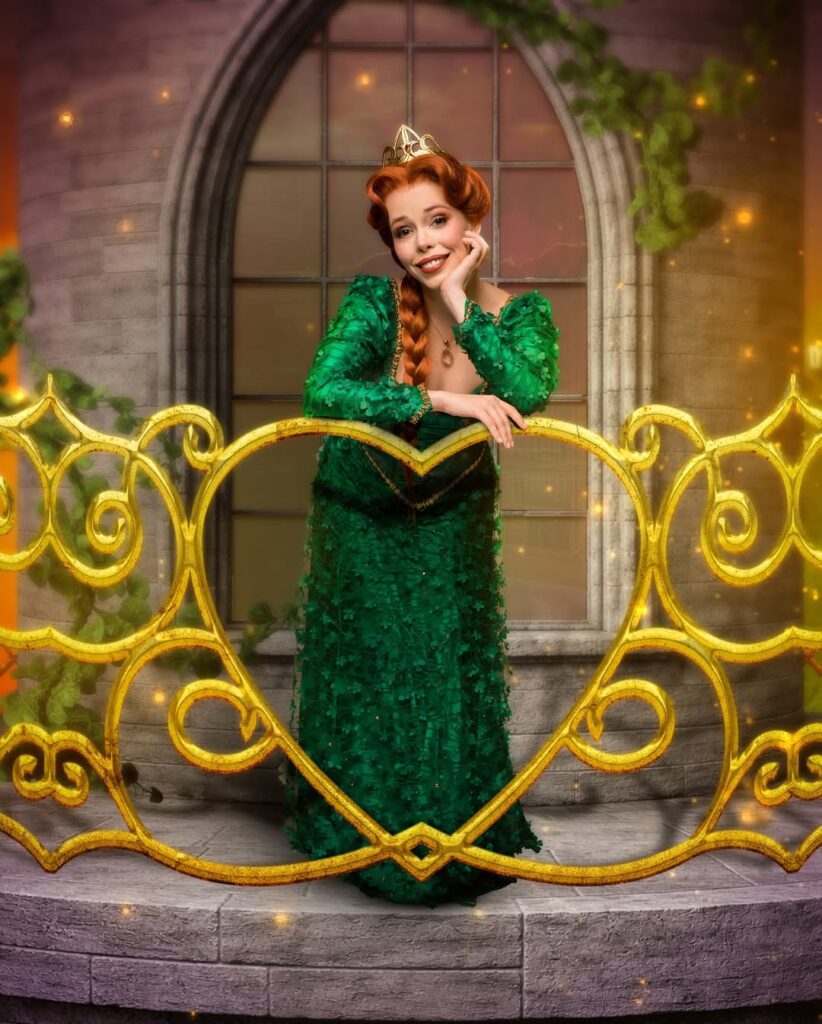 Shrek O Musical apresenta figurino de Fabi Bang e Myra Ruiz como Fiona.As estrelas do teatro m 1