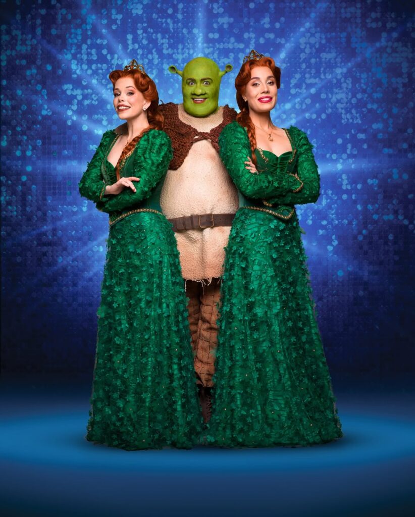 Shrek O Musical apresenta figurino de Fabi Bang e Myra Ruiz como Fiona.As estrelas do teatro m 3