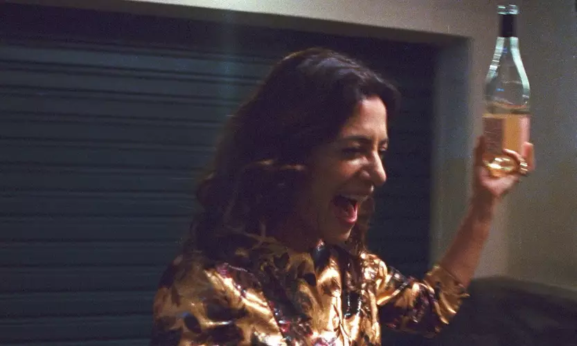 Isabel, uma sommelière em São Paulo, sonha em se livrar do chefe e abrir o próprio bar. Quando os planos não saem como o esperado, ela precisa decidir se desiste de tudo ou se toma medidas ousadas para trilhar seu próprio caminho.