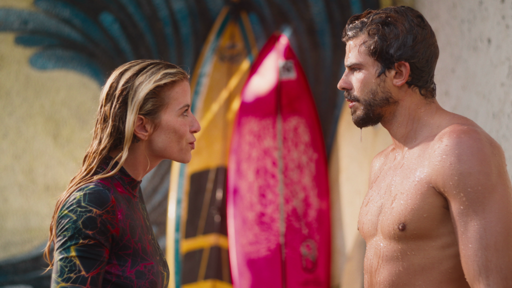 De Volta à Bahia aposta em romance ambientado em Salvador, com Bárbara França e Lucca Picon. Apesar da fotografia marcante e da química do casal, o filme divide opiniões ao priorizar cartões-postais e apresentar conflitos pouco desenvolvidos.