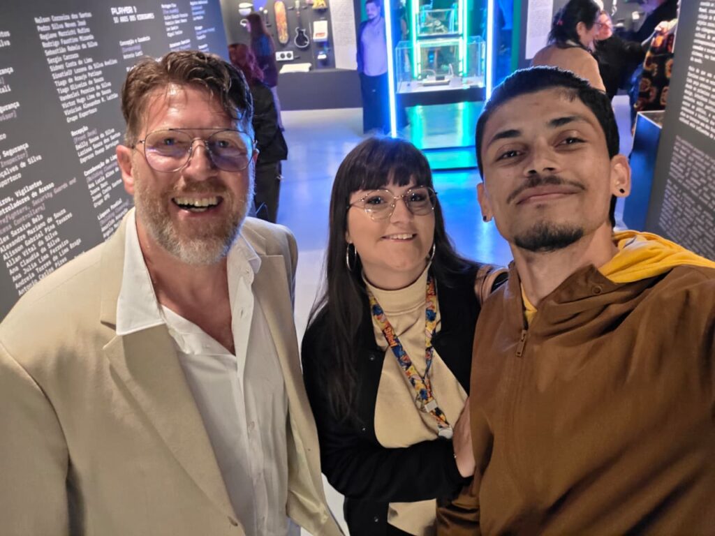 A exposição Player 1 no Farol Santander São Paulo reúne 115 peças históricas do acervo de Alex Mamed e experiências da AYA Studio, apresentando mais de 50 anos da evolução dos videogames em uma mostra imersiva e imperdível em 2026.