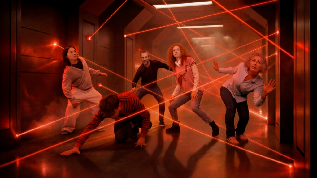 The Black Mirror Experience estreia em São Paulo com realidade virtual, teatro imersivo e uma história inédita. Reúna seu grupo, tome decisões que alteram a narrativa e viva por 60 minutos dentro do universo criado por Charlie Brooker.