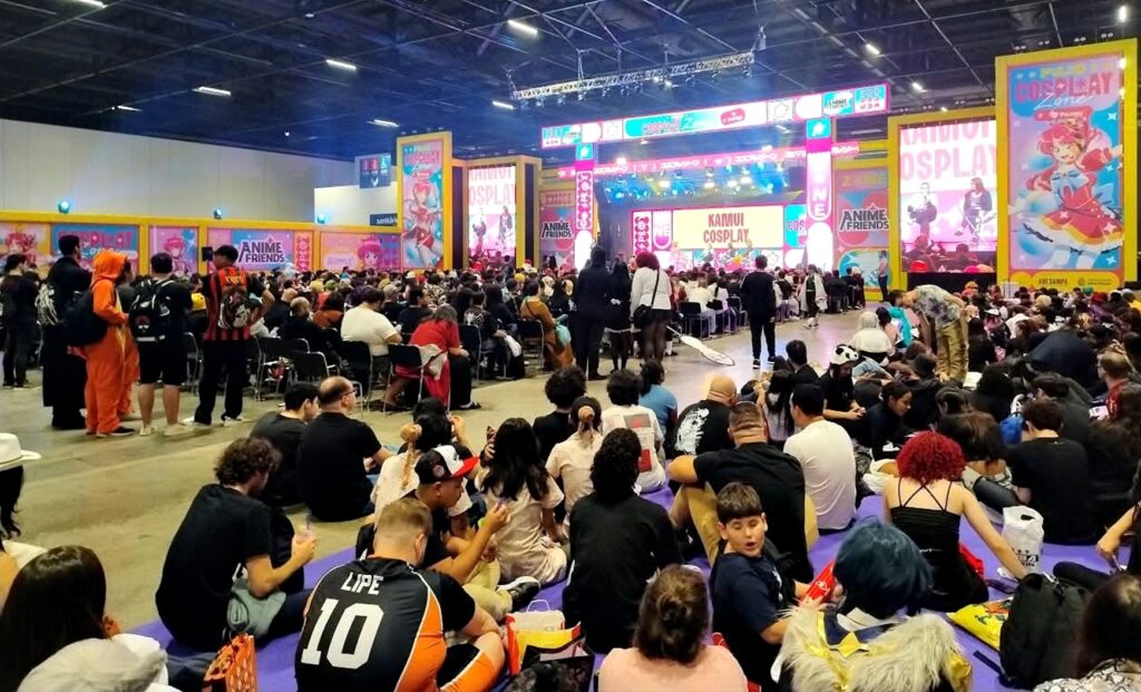 Anime Friends 2026 recebeu 230 mil pessoas em São Paulo, bateu recorde histórico e consolidou o festival como referência latino americana em cultura pop asiática, com shows, cosplay, tokusatsu, inclusão e novidades confirmadas para 2027 imperdíveis.