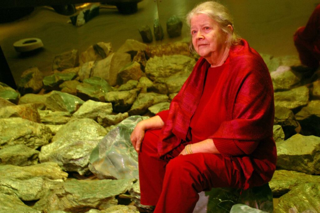 Confira a crítica do documentário sobre Amelia Toledo por Alef Reis. A produção ganha pré-estreia gratuita no MIS em São Paulo no dia 18/08 e resgata o olhar poético e visionário da artista brasileira.
