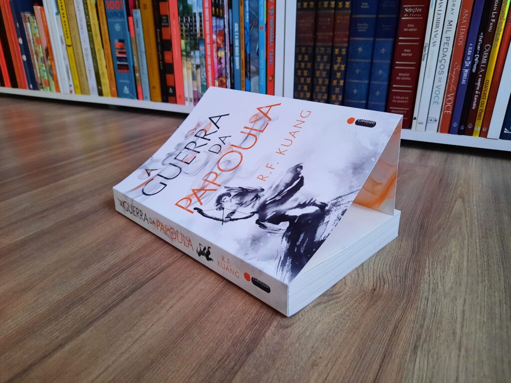 Confira as resenhas dos livros lidos no mês de julho por Julia de Cássia Amorim Correa, incluindo Dungeons & Drama e A Guerra da Papoula. Descubra quais valem a pena!