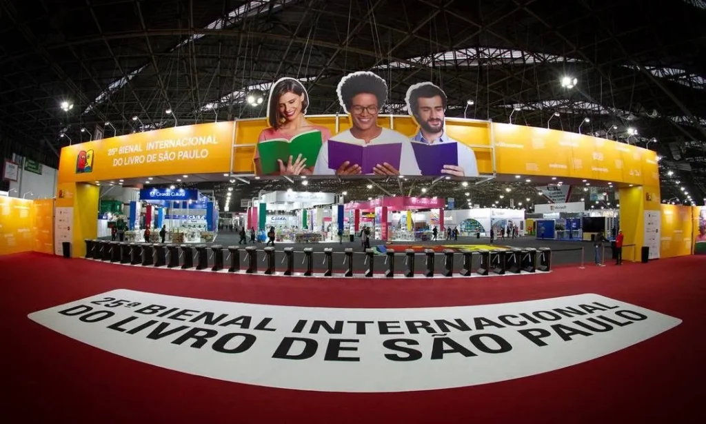 A Bienal do Livro de SP 2026 acontece de 4 a 13 de setembro no Anhembi com novidades! Confira os detalhes de Beatriz Alice Costa Lamana sobre o novo ingresso noturno e a ampliação do espaço.