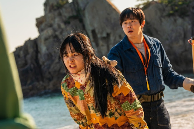 Crítica de Minha Filha é um Zumbi: a nova comédia dramática sul-coreana mistura humor, afeto paterno e apocalipse zumbi em uma história emocionante e divertida. Confira a análise completa do filme!