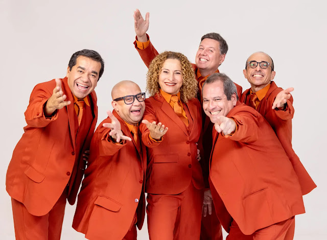 A Cia. de Comédia Os Melhores do Mundo apresenta o espetáculo Telaplana em São Paulo nos dias 31 de outubro e 1º de novembro no BTG Pactual Hall. Celebrando 30 anos, a montagem une humor e crítica ao universo digital. Confira!