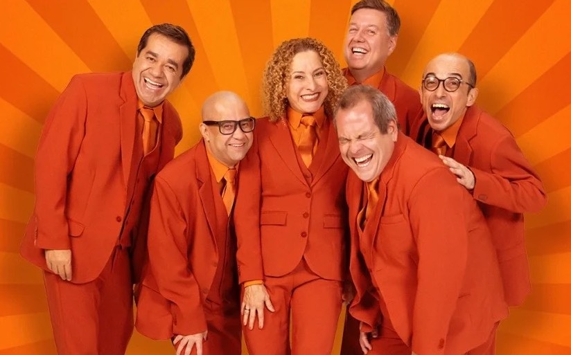 A Cia. de Comédia Os Melhores do Mundo apresenta o espetáculo Telaplana em São Paulo nos dias 31 de outubro e 1º de novembro no BTG Pactual Hall. Celebrando 30 anos, a montagem une humor e crítica ao universo digital. Confira!