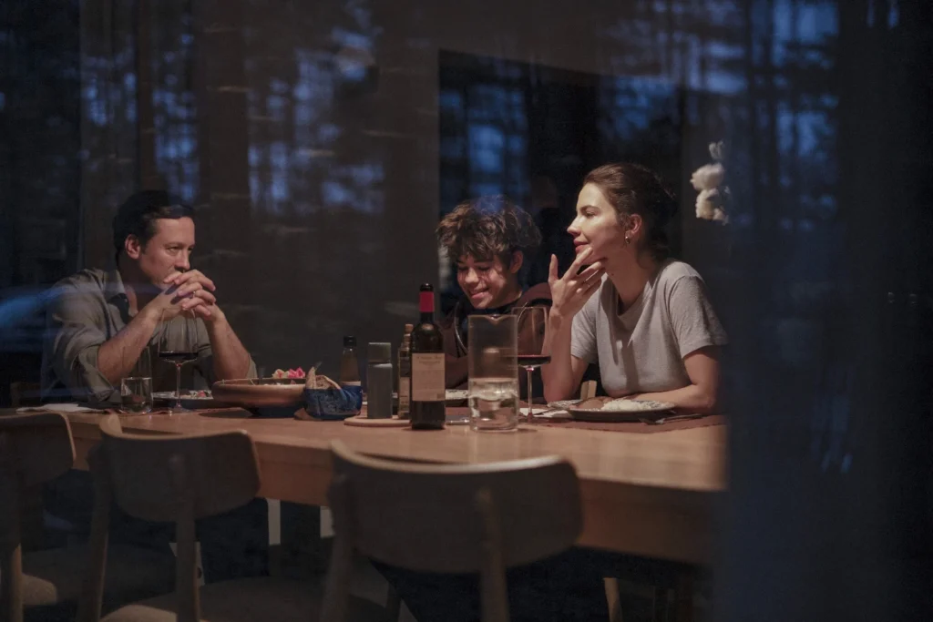 Crítica de Minotauro: o novo filme de Andrei Zvyagintsev na Mostra de SP usa o mito do labirinto para expor as feridas do governo Putin em um drama político denso e provocativo. Confira a análise completa!